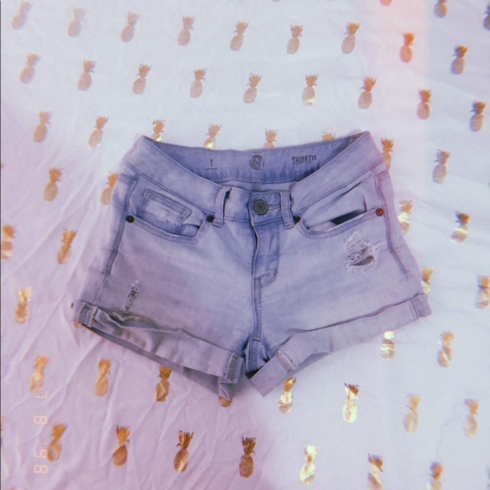 ™️Light wash denim shorts 🌟